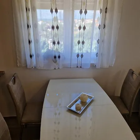 Sunrise アパート プーラ